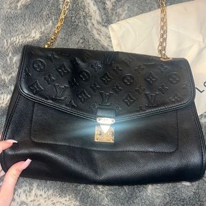 black embossed louis pochette empriente